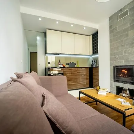 Secluded Mountain Cozy With Fireplace